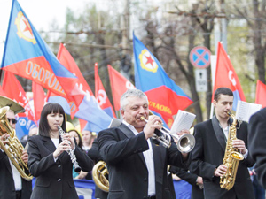 С Первомаем!