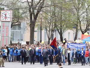 С Первомаем!