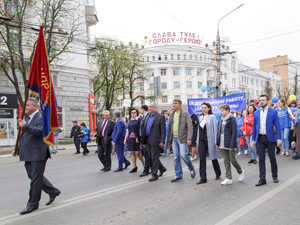 С Первомаем!